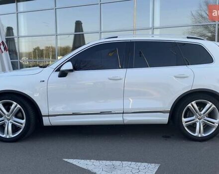 Белый Фольксваген Туарег, объемом двигателя 4.13 л и пробегом 128 тыс. км за 29000 $, фото 4 на Automoto.ua