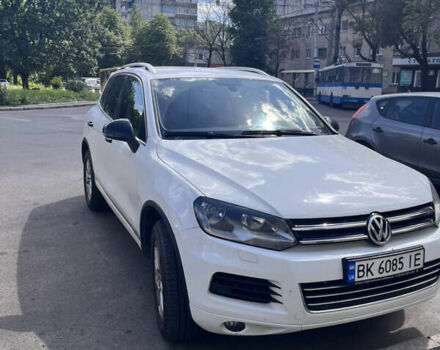 Білий Фольксваген Туарег, об'ємом двигуна 2.97 л та пробігом 264 тис. км за 19000 $, фото 1 на Automoto.ua