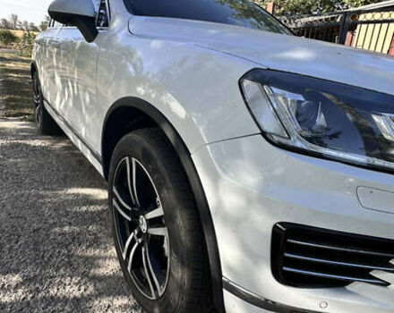 Белый Фольксваген Туарег, объемом двигателя 3 л и пробегом 148 тыс. км за 13000 $, фото 14 на Automoto.ua