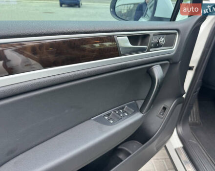 Белый Фольксваген Туарег, объемом двигателя 2.97 л и пробегом 209 тыс. км за 20500 $, фото 9 на Automoto.ua