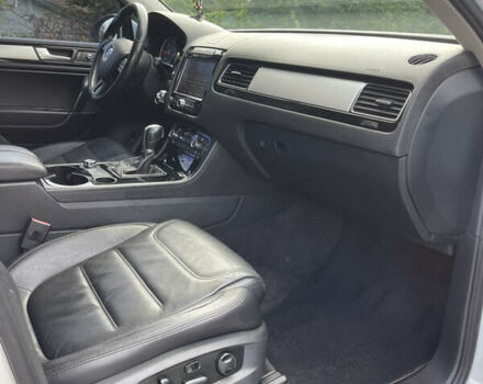 Белый Фольксваген Туарег, объемом двигателя 2.97 л и пробегом 257 тыс. км за 21000 $, фото 10 на Automoto.ua