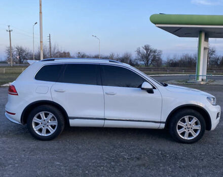 Білий Фольксваген Туарег, об'ємом двигуна 2.97 л та пробігом 259 тис. км за 17000 $, фото 2 на Automoto.ua
