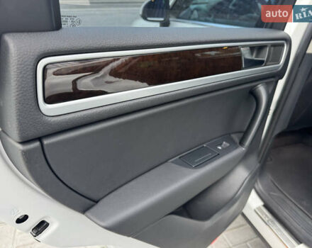 Белый Фольксваген Туарег, объемом двигателя 2.97 л и пробегом 209 тыс. км за 20500 $, фото 11 на Automoto.ua