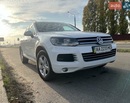Белый Фольксваген Туарег, объемом двигателя 2.46 л и пробегом 169 тыс. км за 25555 $, фото 1 на Automoto.ua