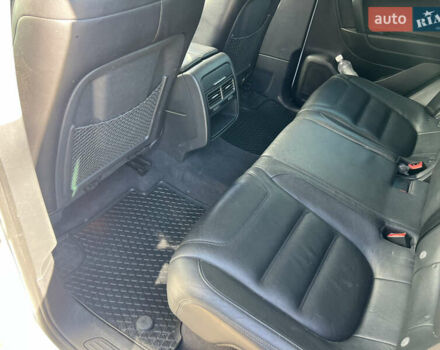 Білий Фольксваген Туарег, об'ємом двигуна 2.97 л та пробігом 248 тис. км за 20500 $, фото 11 на Automoto.ua