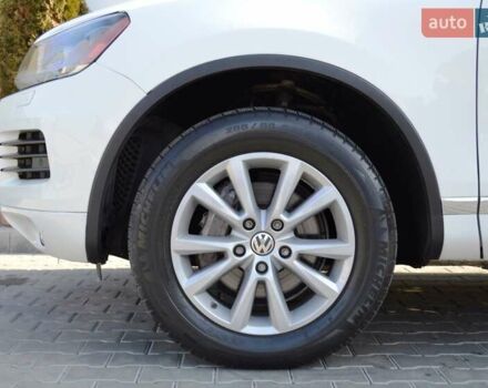 Белый Фольксваген Туарег, объемом двигателя 2.97 л и пробегом 272 тыс. км за 17500 $, фото 7 на Automoto.ua