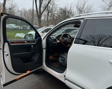 Белый Фольксваген Туарег, объемом двигателя 3 л и пробегом 215 тыс. км за 16700 $, фото 12 на Automoto.ua