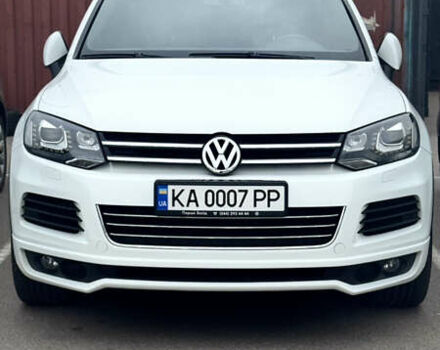 Белый Фольксваген Туарег, объемом двигателя 4.13 л и пробегом 128 тыс. км за 29000 $, фото 1 на Automoto.ua