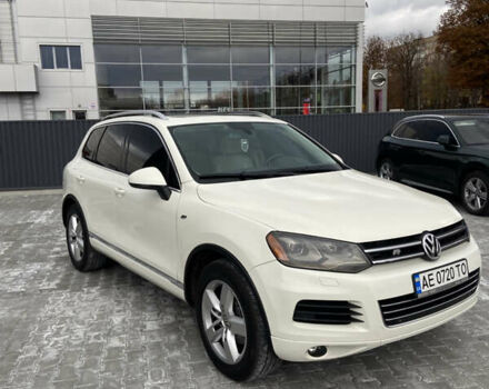 Белый Фольксваген Туарег, объемом двигателя 2.97 л и пробегом 225 тыс. км за 17900 $, фото 3 на Automoto.ua