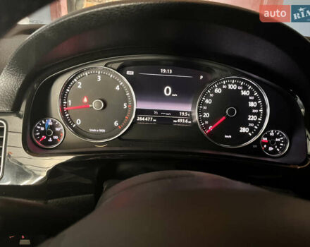 Білий Фольксваген Туарег, об'ємом двигуна 2.97 л та пробігом 264 тис. км за 19000 $, фото 5 на Automoto.ua