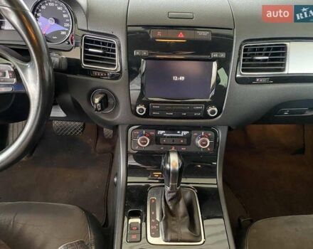 Белый Фольксваген Туарег, объемом двигателя 2.97 л и пробегом 209 тыс. км за 18000 $, фото 21 на Automoto.ua