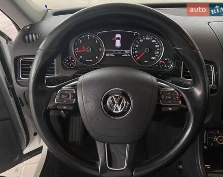 Белый Фольксваген Туарег, объемом двигателя 2.97 л и пробегом 209 тыс. км за 18000 $, фото 19 на Automoto.ua