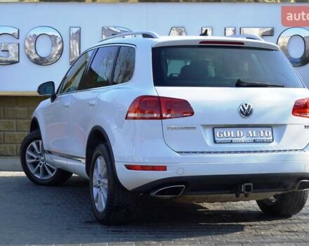 Белый Фольксваген Туарег, объемом двигателя 2.97 л и пробегом 272 тыс. км за 17500 $, фото 9 на Automoto.ua