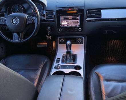 Білий Фольксваген Туарег, об'ємом двигуна 2.97 л та пробігом 259 тис. км за 17000 $, фото 12 на Automoto.ua