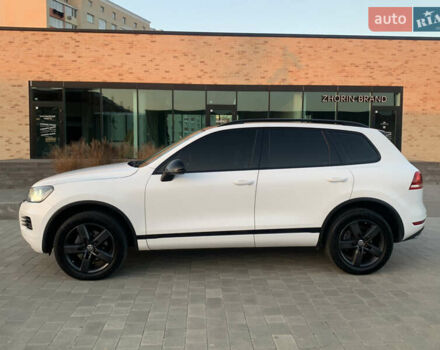 Белый Фольксваген Туарег, объемом двигателя 3 л и пробегом 330 тыс. км за 22000 $, фото 3 на Automoto.ua