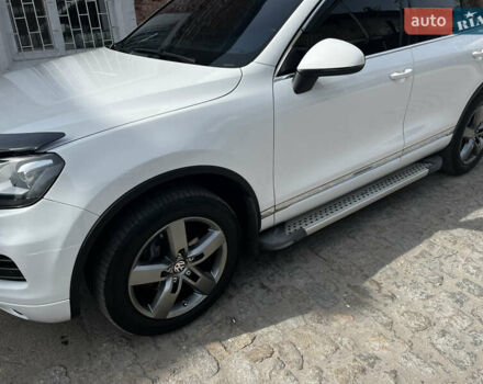 Білий Фольксваген Туарег, об'ємом двигуна 2.97 л та пробігом 307 тис. км за 18200 $, фото 1 на Automoto.ua
