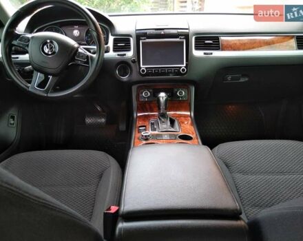 Білий Фольксваген Туарег, об'ємом двигуна 2.97 л та пробігом 183 тис. км за 17900 $, фото 9 на Automoto.ua