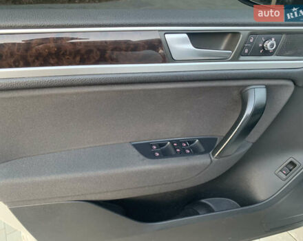 Белый Фольксваген Туарег, объемом двигателя 3 л и пробегом 330 тыс. км за 22000 $, фото 14 на Automoto.ua