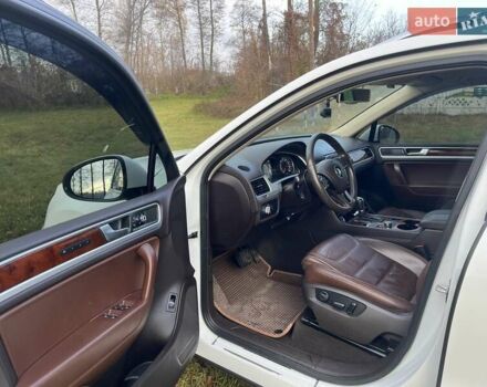 Білий Фольксваген Туарег, об'ємом двигуна 3.6 л та пробігом 272 тис. км за 17500 $, фото 5 на Automoto.ua