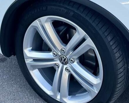 Белый Фольксваген Туарег, объемом двигателя 4.13 л и пробегом 128 тыс. км за 29000 $, фото 11 на Automoto.ua