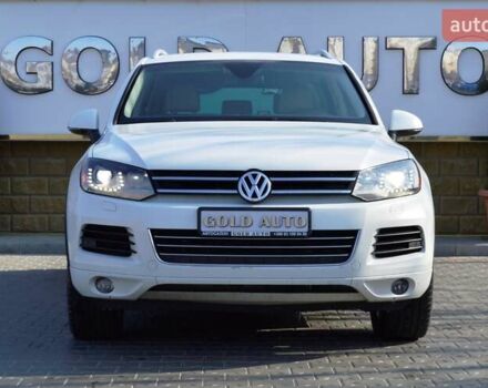 Белый Фольксваген Туарег, объемом двигателя 2.97 л и пробегом 272 тыс. км за 17500 $, фото 2 на Automoto.ua