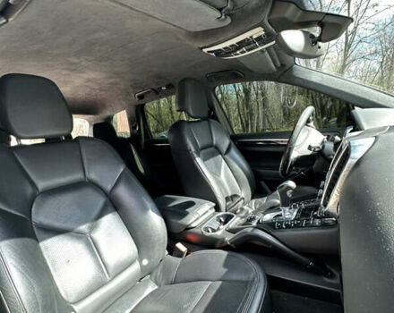 Белый Фольксваген Туарег, объемом двигателя 3 л и пробегом 148 тыс. км за 13000 $, фото 31 на Automoto.ua