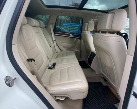 Белый Фольксваген Туарег, объемом двигателя 3 л и пробегом 225 тыс. км за 17900 $, фото 5 на Automoto.ua