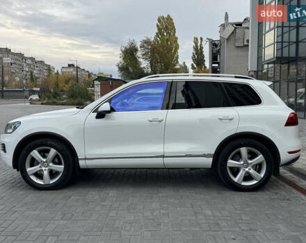 Белый Фольксваген Туарег, объемом двигателя 2.97 л и пробегом 209 тыс. км за 20500 $, фото 7 на Automoto.ua