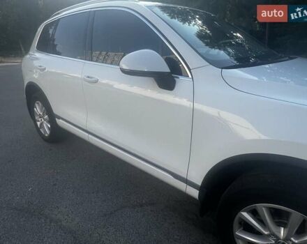 Белый Фольксваген Туарег, объемом двигателя 2.97 л и пробегом 244 тыс. км за 17000 $, фото 4 на Automoto.ua