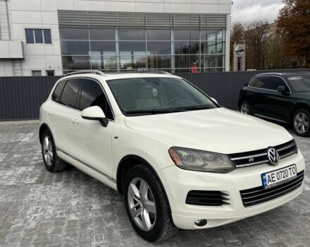 Белый Фольксваген Туарег, объемом двигателя 3 л и пробегом 225 тыс. км за 17900 $, фото 2 на Automoto.ua