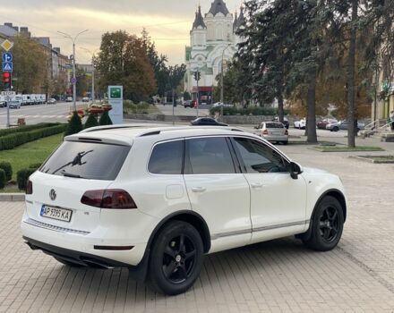 Білий Фольксваген Туарег, об'ємом двигуна 3 л та пробігом 235 тис. км за 14800 $, фото 3 на Automoto.ua