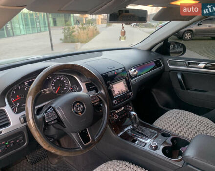 Белый Фольксваген Туарег, объемом двигателя 3 л и пробегом 330 тыс. км за 22000 $, фото 10 на Automoto.ua