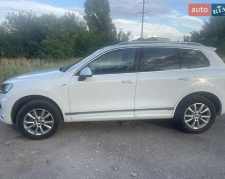 Белый Фольксваген Туарег, объемом двигателя 2.97 л и пробегом 242 тыс. км за 19999 $, фото 4 на Automoto.ua