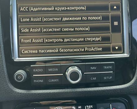 Белый Фольксваген Туарег, объемом двигателя 2.97 л и пробегом 257 тыс. км за 21000 $, фото 31 на Automoto.ua