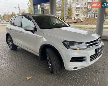 Белый Фольксваген Туарег, объемом двигателя 2.97 л и пробегом 209 тыс. км за 18000 $, фото 2 на Automoto.ua