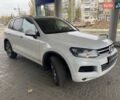 Белый Фольксваген Туарег, объемом двигателя 2.97 л и пробегом 209 тыс. км за 18000 $, фото 2 на Automoto.ua