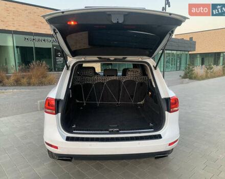 Белый Фольксваген Туарег, объемом двигателя 3 л и пробегом 330 тыс. км за 22000 $, фото 19 на Automoto.ua