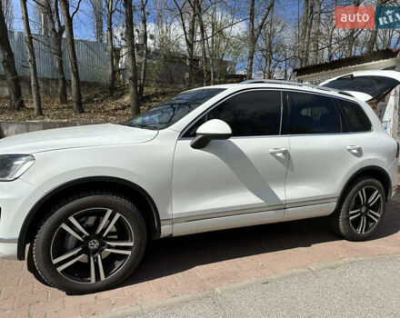 Белый Фольксваген Туарег, объемом двигателя 3 л и пробегом 148 тыс. км за 13000 $, фото 32 на Automoto.ua