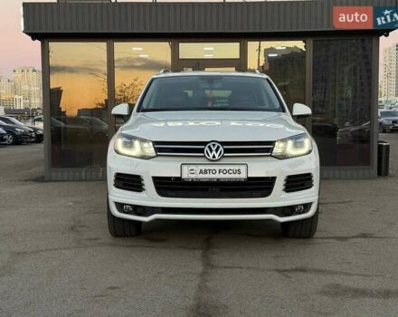Белый Фольксваген Туарег, объемом двигателя 2.97 л и пробегом 270 тыс. км за 20990 $, фото 2 на Automoto.ua