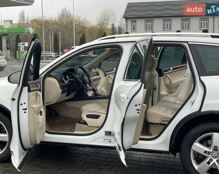 Білий Фольксваген Туарег, об'ємом двигуна 3 л та пробігом 123 тис. км за 17300 $, фото 23 на Automoto.ua