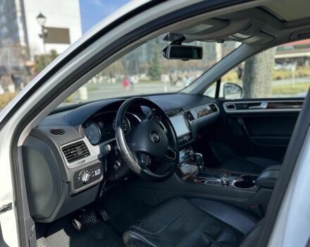 Белый Фольксваген Туарег, объемом двигателя 0 л и пробегом 320 тыс. км за 16500 $, фото 6 на Automoto.ua