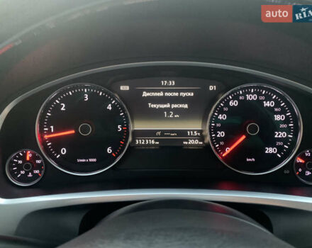 Белый Фольксваген Туарег, объемом двигателя 3 л и пробегом 330 тыс. км за 22000 $, фото 16 на Automoto.ua