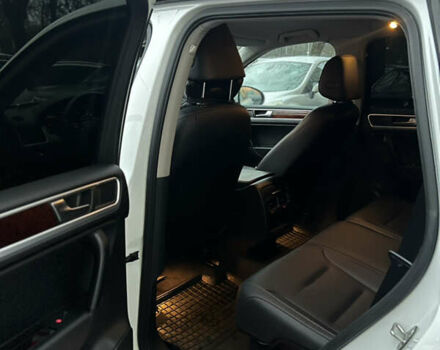 Белый Фольксваген Туарег, объемом двигателя 3 л и пробегом 215 тыс. км за 16700 $, фото 22 на Automoto.ua