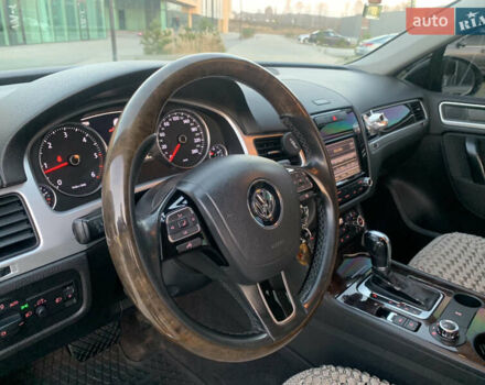 Белый Фольксваген Туарег, объемом двигателя 3 л и пробегом 330 тыс. км за 22000 $, фото 13 на Automoto.ua