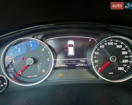 Білий Фольксваген Туарег, об'ємом двигуна 2.97 л та пробігом 337 тис. км за 18500 $, фото 4 на Automoto.ua