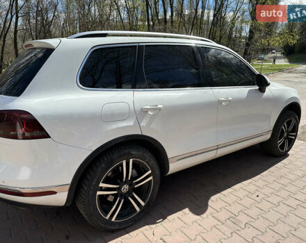 Белый Фольксваген Туарег, объемом двигателя 3 л и пробегом 148 тыс. км за 13000 $, фото 23 на Automoto.ua