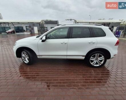 Белый Фольксваген Туарег, объемом двигателя 2.97 л и пробегом 182 тыс. км за 17700 $, фото 4 на Automoto.ua