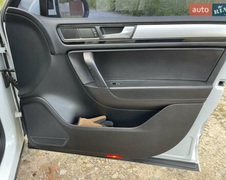 Белый Фольксваген Туарег, объемом двигателя 2.97 л и пробегом 257 тыс. км за 21000 $, фото 11 на Automoto.ua