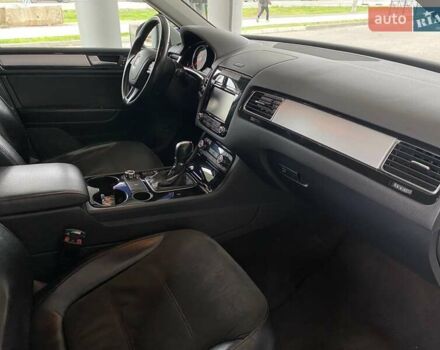 Белый Фольксваген Туарег, объемом двигателя 2.97 л и пробегом 209 тыс. км за 18000 $, фото 17 на Automoto.ua