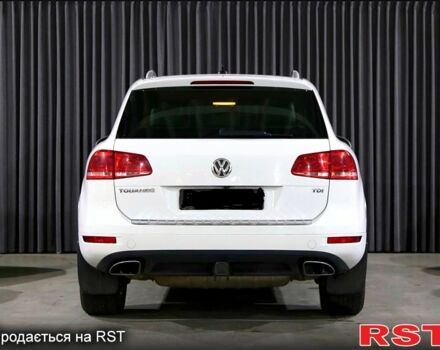 Белый Фольксваген Туарег, объемом двигателя 3 л и пробегом 280 тыс. км за 17000 $, фото 3 на Automoto.ua